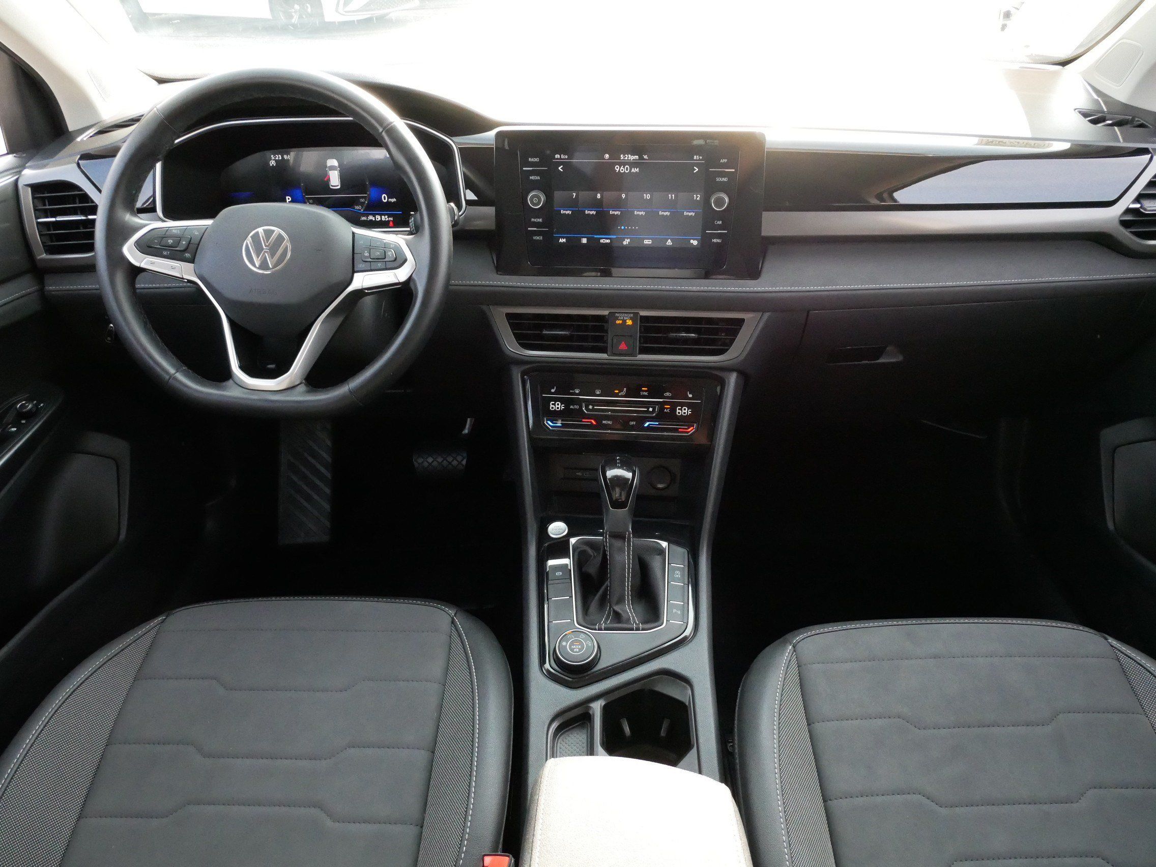 Certified 2025 Volkswagen Taos SE AWD/4WD image 10
