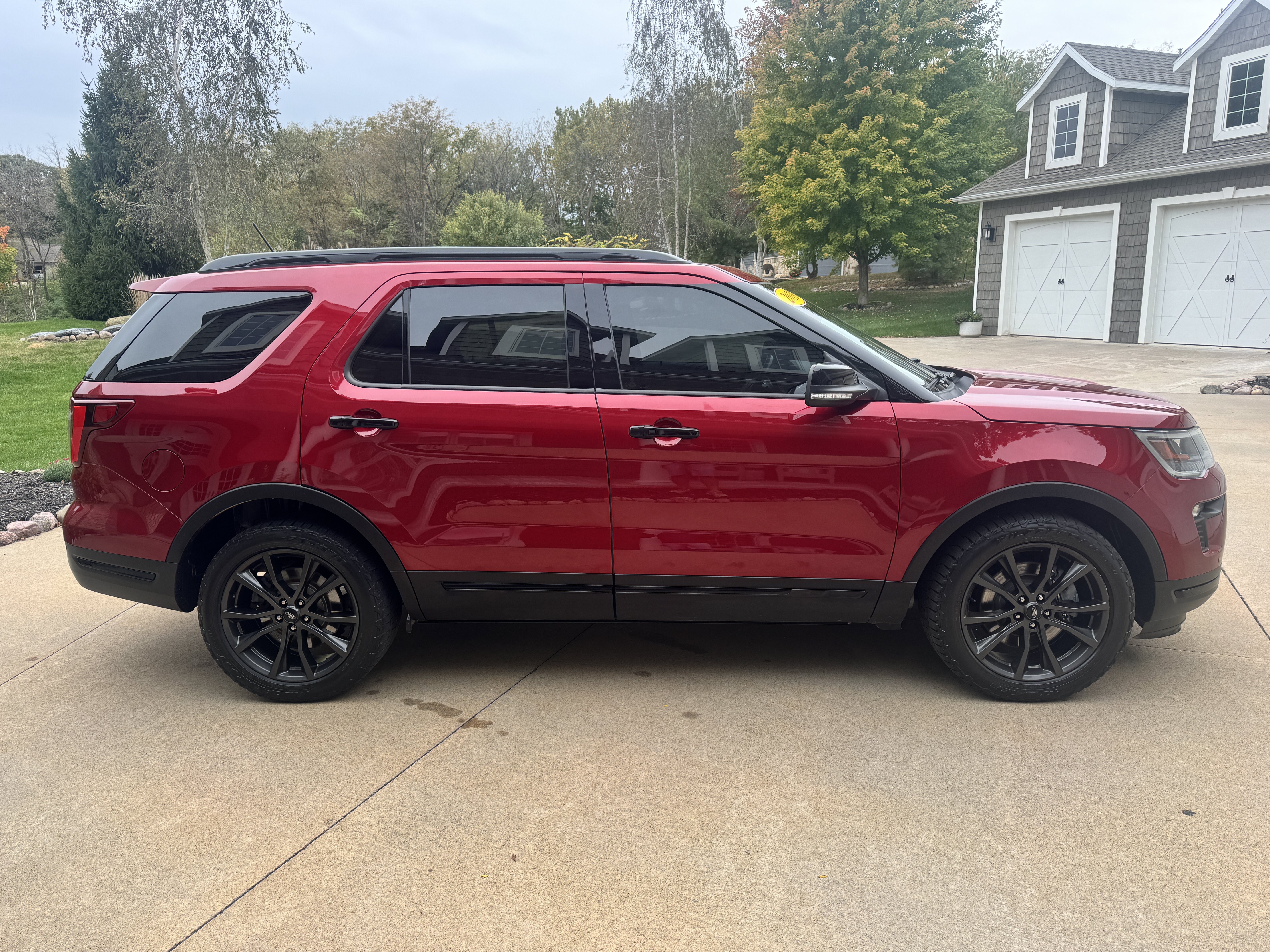 Used 2019 Ford Explorer Sport w/ Ford Safe & Smart Package AWD/4WD image 7