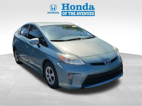 Used 2015 Toyota Prius Three FWD image 2