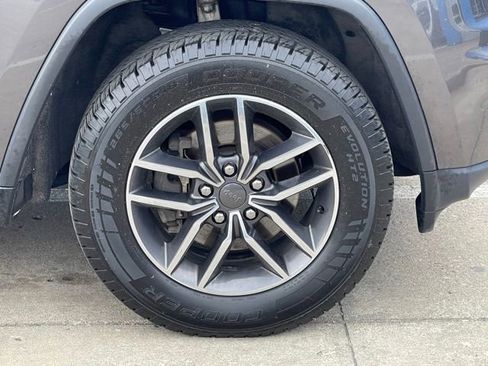 Used 2019 Jeep Grand Cherokee Limited AWD/4WD image 11