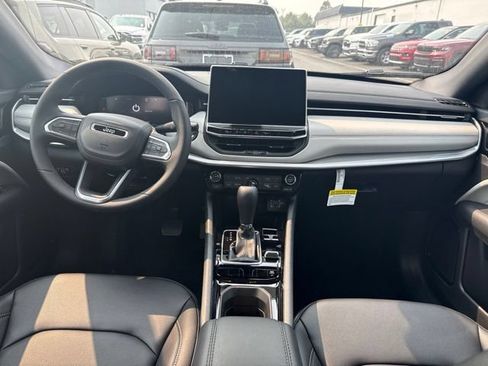 Used 2026 Jeep Compass Limited AWD/4WD image 7