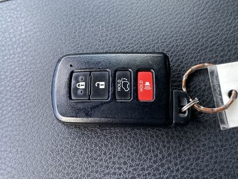 Used 2015 Toyota Highlander XLE image 33