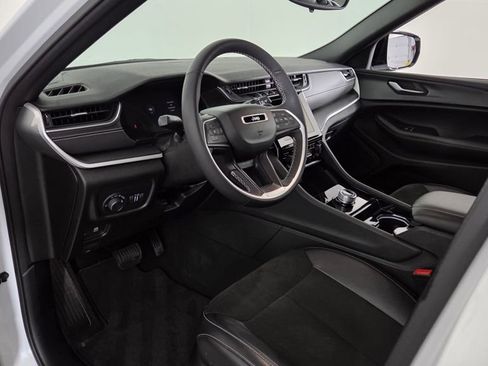 Used 2023 Jeep Grand Cherokee L Laredo image 15