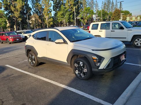 Used 2024 Hyundai Kona SEL AWD/4WD image 3