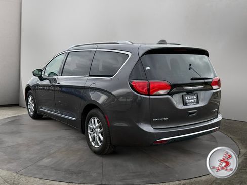 Used 2019 Chrysler Pacifica Limited image 5