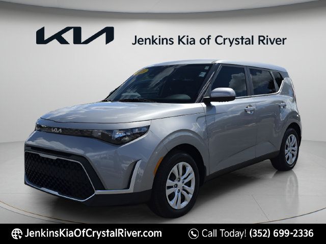 Used 2025 Kia Soul LX FWD image 16