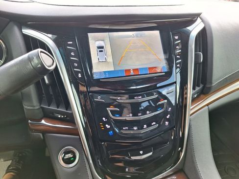 Used 2020 Cadillac Escalade Premium Luxury RWD image 19