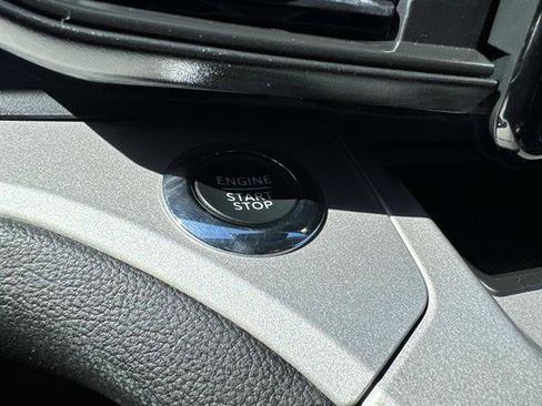 Used 2023 Ford Explorer XLT AWD/4WD image 17