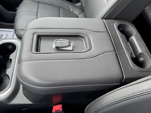 Used 2022 Chevrolet Silverado 1500 High Country w/ Technology Package image 45