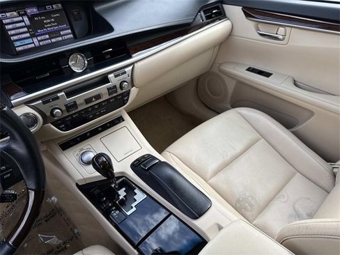 Used 2014 Lexus ES 350 w/ Luxury Package image 26