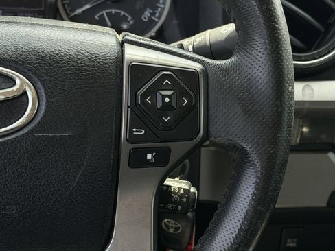 Used 2017 Toyota Tacoma SR5 w/ Tow Package RWD image 11
