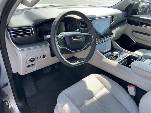 Used 2024 Jeep Wagoneer Series II image 12