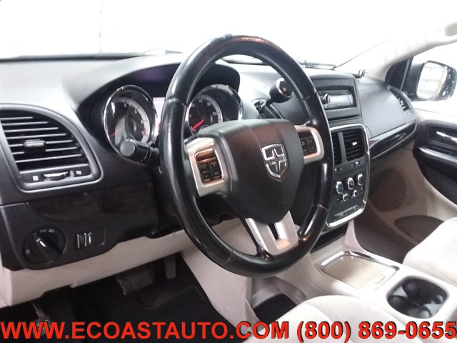 Used 2014 Dodge Grand Caravan SXT w/ Rear Park Assist Package FWD image 11