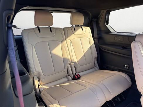 Used 2023 Jeep Grand Cherokee L Limited w/ Luxury Tech Group II image 18