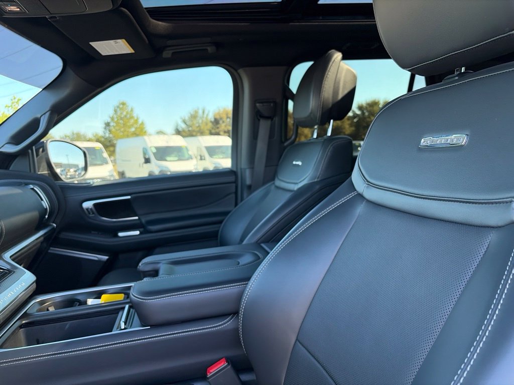 Used 2026 Ford Expedition Platinum w/ Stealth Performance Package AWD/4WD image 15