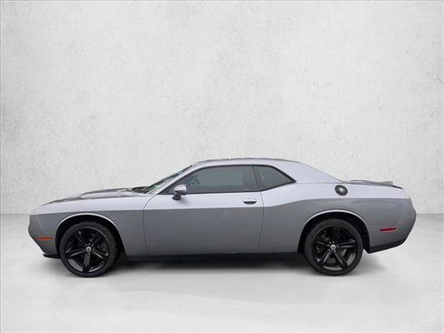 Used 2018 Dodge Challenger R/T RWD image 9