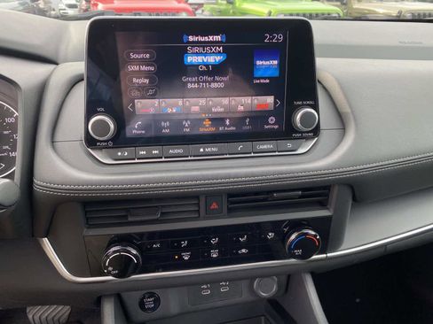 Used 2024 Nissan Rogue S image 11