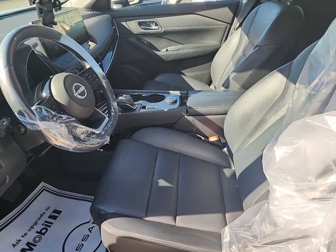 Used 2024 Nissan Rogue SL image 12