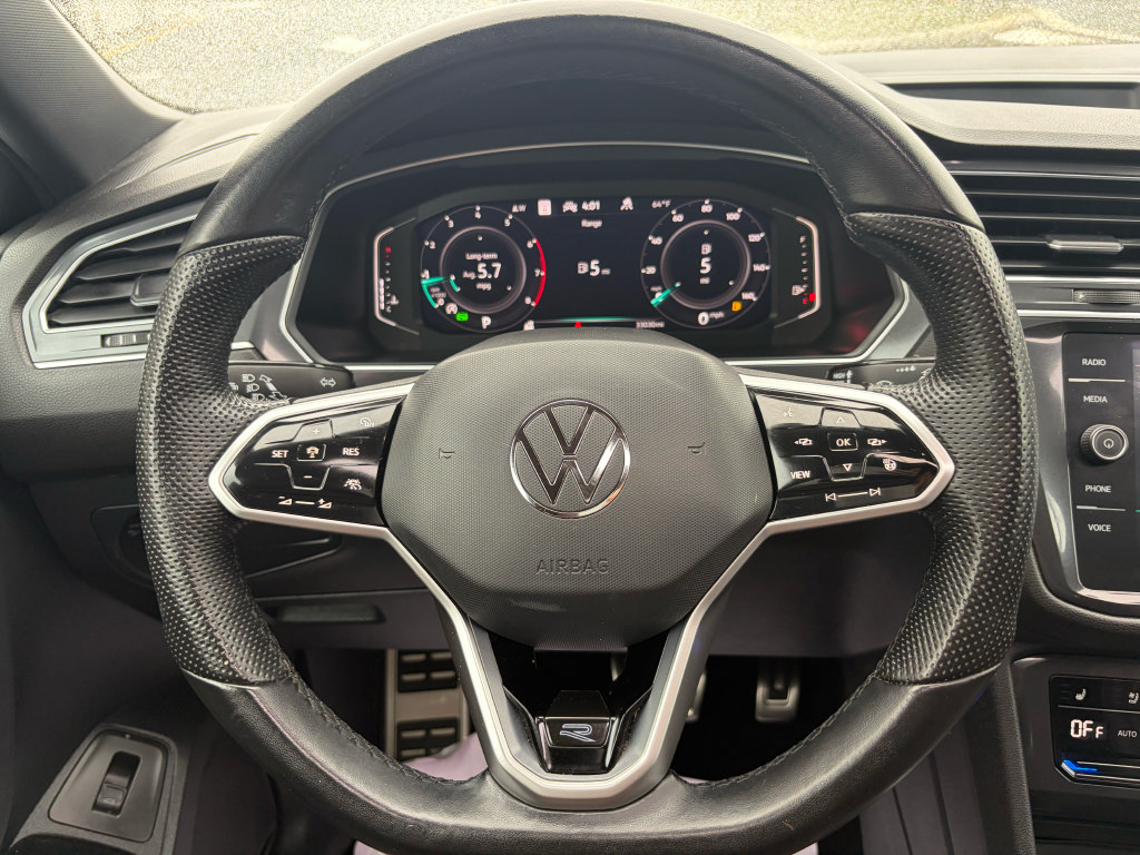 Used 2022 Volkswagen Tiguan SEL R-Line AWD/4WD image 18
