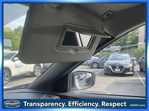 Used 2024 Nissan Kicks SR image 29