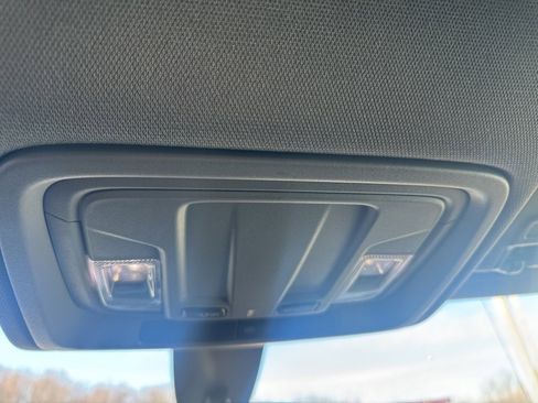 Used 2021 GMC Sierra 1500 4x4 Crew Cab w/ Sierra Value Package image 24