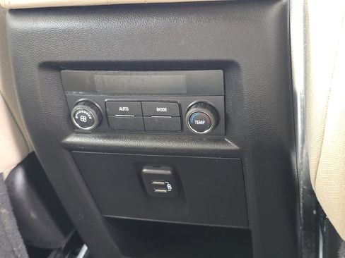 Used 2023 Chevrolet Traverse LS FWD image 25