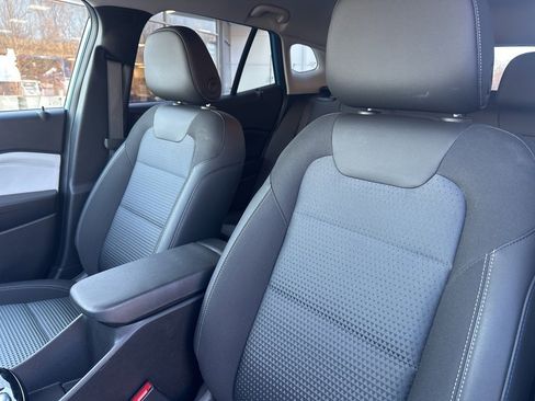 Used 2025 Chevrolet Trax LT image 11