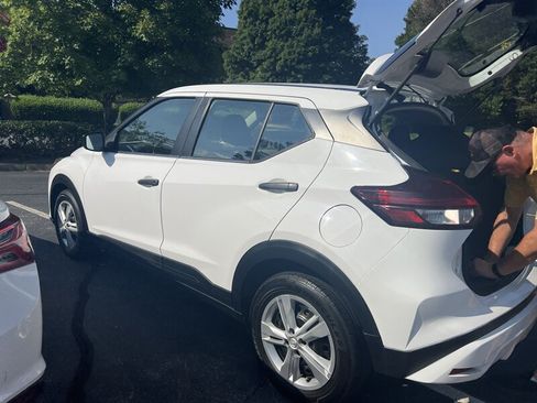 Used 2021 Nissan Kicks S FWD image 7