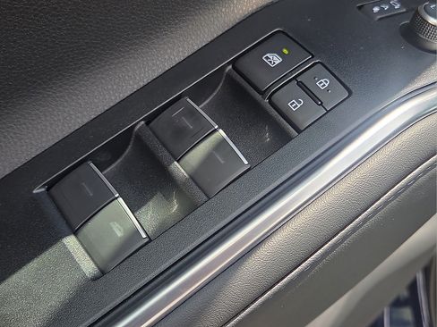 New 2026 Toyota Highlander Platinum AWD/4WD image 18