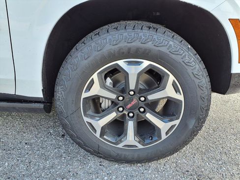 New 2026 GMC Yukon XL AT4 image 5