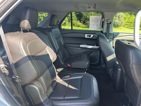 Used 2024 Ford Explorer XLT w/ Equipment Group 202A AWD/4WD image 23