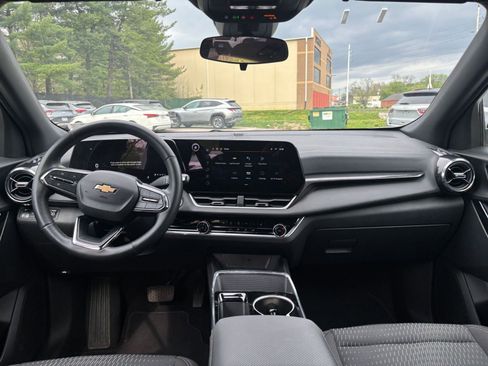 Used 2025 Chevrolet Equinox LT image 31