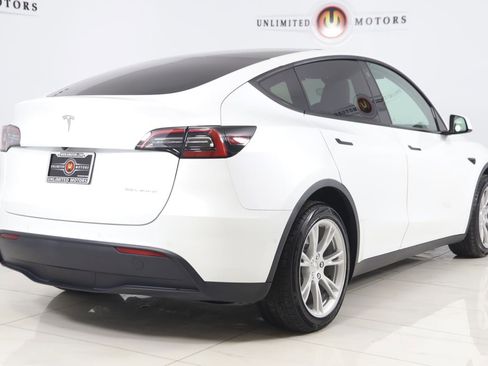 Used 2021 Tesla Model Y Long Range image 3