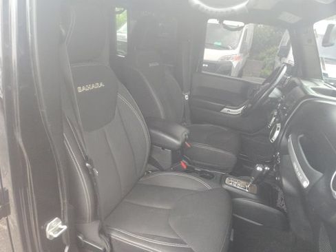 Used 2018 Jeep Wrangler Unlimited Sahara AWD/4WD image 21