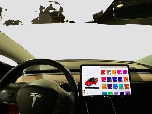 Used 2018 Tesla Model 3 Long Range image 7