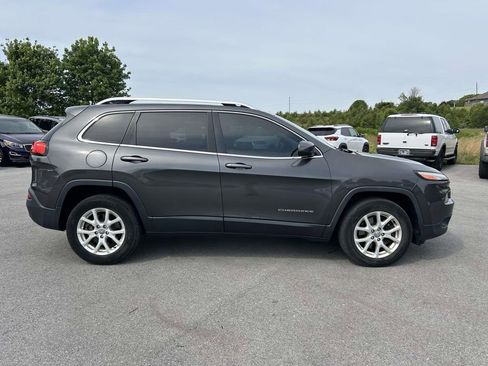 Used 2016 Jeep Cherokee Latitude AWD/4WD image 2