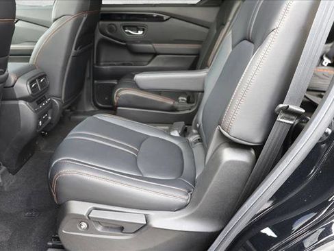 Used 2025 Honda Pilot TrailSport image 24