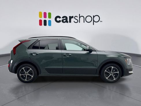 Used 2024 Kia Niro EX w/ EX Cold Weather Package image 6