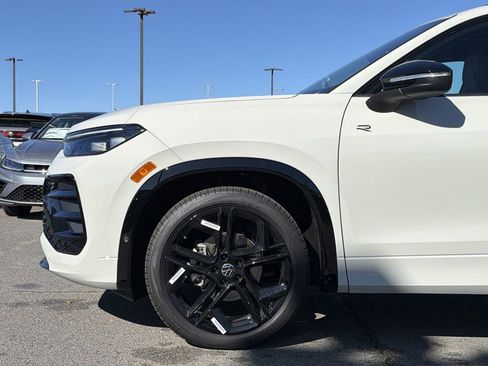 New 2026 Volkswagen Tiguan SE R-Line FWD image 9