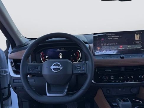 Used 2025 Nissan Rogue Platinum AWD/4WD image 21