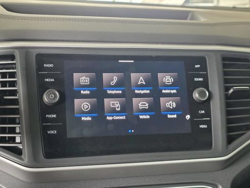 Used 2021 Volkswagen Atlas Cross Sport SE w/ Panoramic Sunroof Package FWD image 18