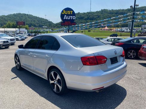 Used 2013 Volkswagen Jetta S FWD image 4