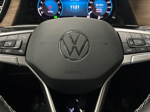 Used 2025 Volkswagen Atlas SE AWD/4WD image 15