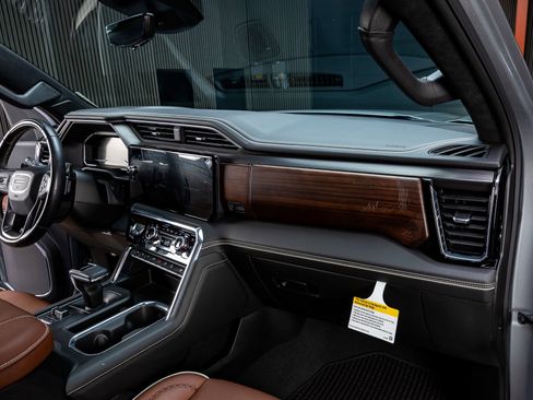 Used 2024 GMC Sierra 1500 Denali Ultimate AWD/4WD image 18