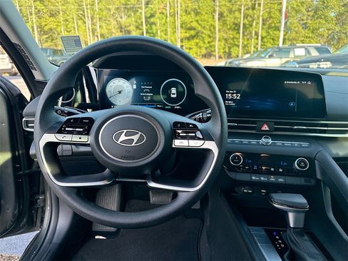 Used 2024 Hyundai Elantra SEL image 19