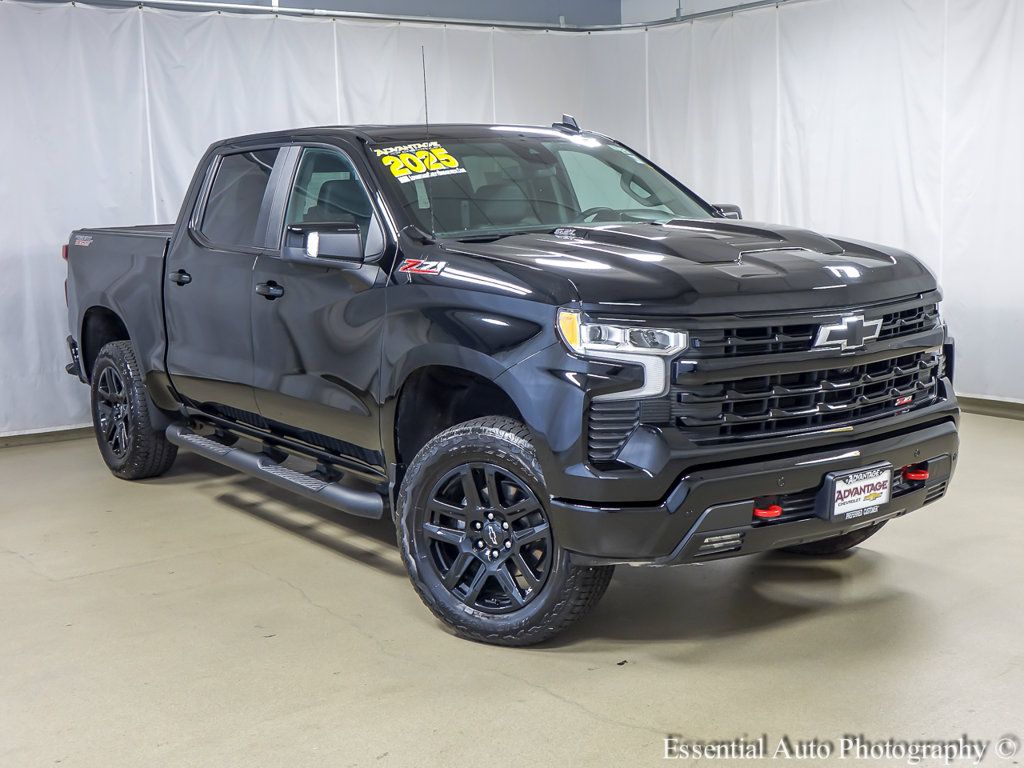 Used 2025 Chevrolet Silverado 1500 LT Trail Boss w/ LT Trail Boss Premium Package AWD/4WD image 2