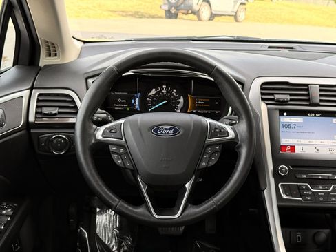 Used 2018 Ford Fusion SE w/ Equipment Group 602A FWD image 26