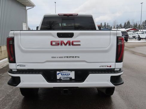 Used 2024 GMC Sierra 2500 AT4 w/ AT4 Preferred Package image 9