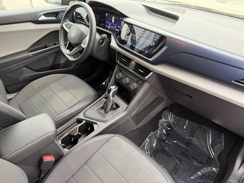 Certified 2022 Volkswagen Taos SE FWD image 11