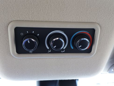 Used 2024 Chevrolet Express 3500 LT w/ LT Preferred Equipment Group RWD image 24